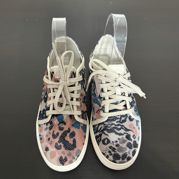 OluKai Shoes Women's 6 Multicolor Printed Pehuea Li Cloudy Pa'i Flat Sneakers 36 - Picture 3 of 10